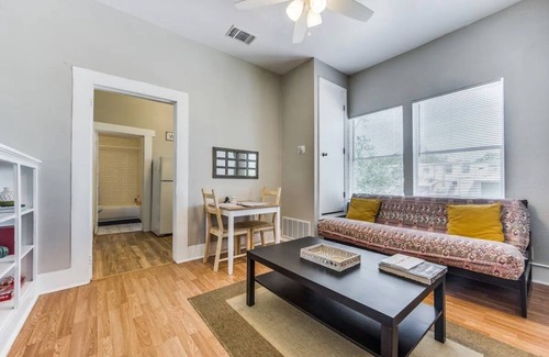 Midtown House | *Excellent Downtown & Pearl Area Loft Apartment!*