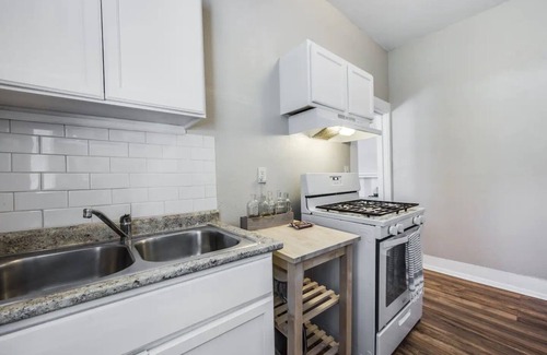 Midtown House | *Excellent Downtown & Pearl Area Loft Apartment!*