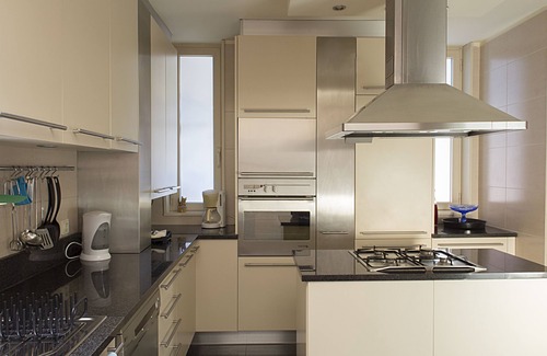 Gemeses House | Excellent home in luxury condominium.