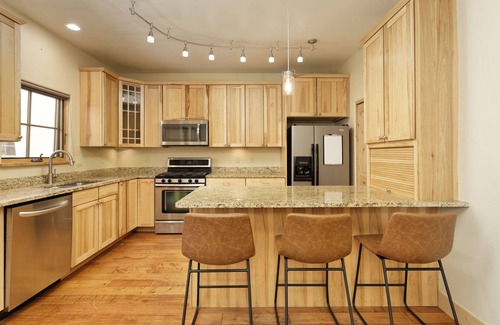 Carbondale House | Excellent Location- Downtown Carbondale on Main St.!
