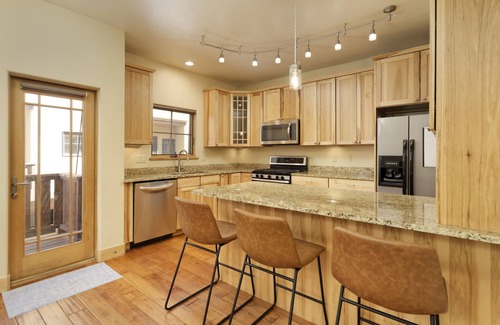 Carbondale House | Excellent Location- Downtown Carbondale on Main St.!