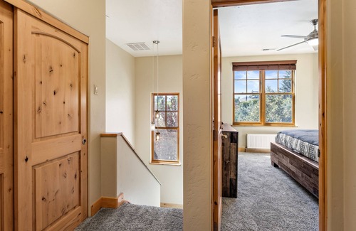 Carbondale House | Excellent Location- Downtown Carbondale on Main St.!