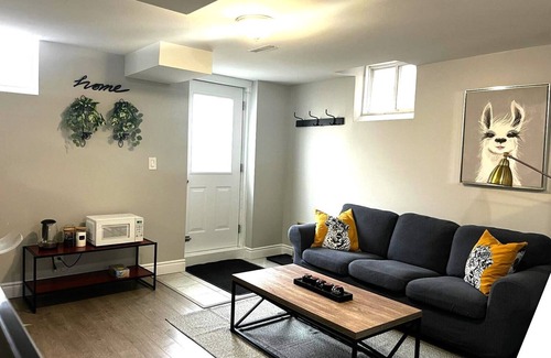 Halton Regional Municipality Apartment | Excellent location, free parking and very clean