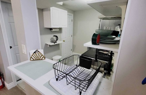 Halton Regional Municipality Apartment | Excellent location, free parking and very clean