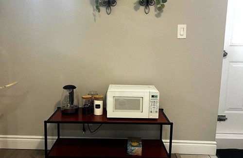 Halton Regional Municipality Apartment | Excellent location, free parking and very clean