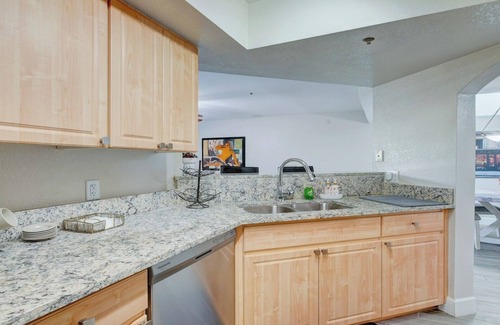 Camelback East Condo | Excellent location,Relax in the heart of the City