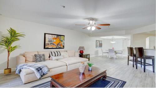 Camelback East Apartment | Excellent location,Relax in the heart of the City! by Kivoya