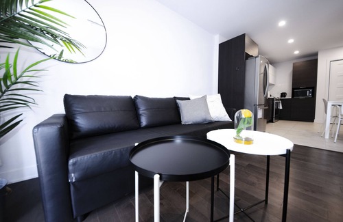 Cote-Des-Neiges—Notre-Dame-De-Grace Condo | Excellent patio*New 2BR*gym 24/7 Indoor parking