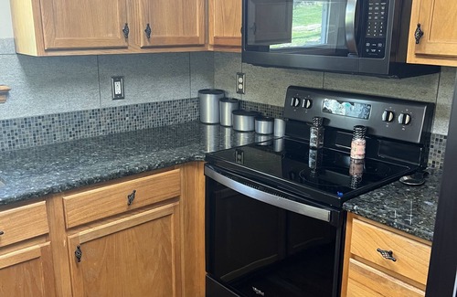 Lawrence House | Excellent three bedroom two bath condo close to KU campus