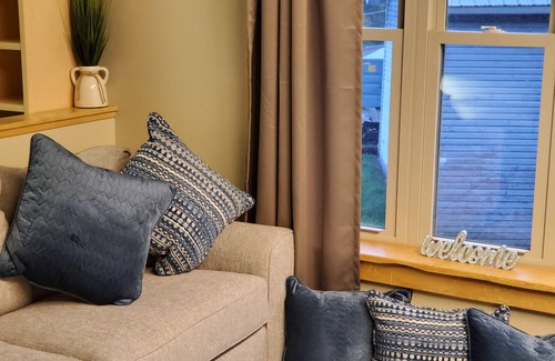 Croghan House | EXCELLENT WiFi! Adirondack Cottage on C8 Trail. ATV, Hiking, Kayaking, Swimming