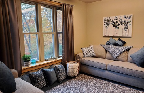 Croghan House | EXCELLENT WiFi! Adirondack Cottage on C8 Trail. ATV, Hiking, Kayaking, Swimming