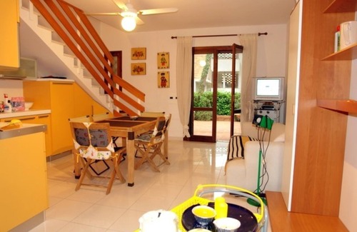 Lignano Pineta Villa | Excellently equipped row house with fenced garden for 8 in Lignano Pineta