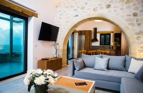 Falassarna Villa | Exceptional 3bd villa Bespoke, heated pool, jacuzzi, sauna, sea & sunset view