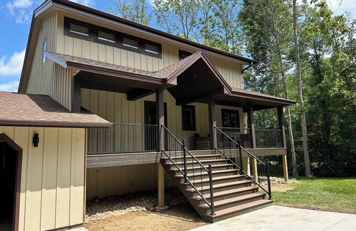 Cohasset House | Exceptional 4BDR on Sugar Lake South Shoreline
