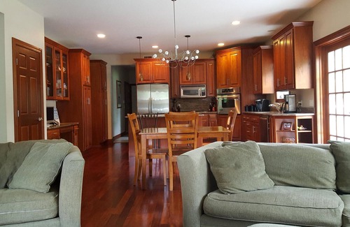 Crystal House | Exceptional 4bed/4bath home, granite and natural stone. Convenient location.