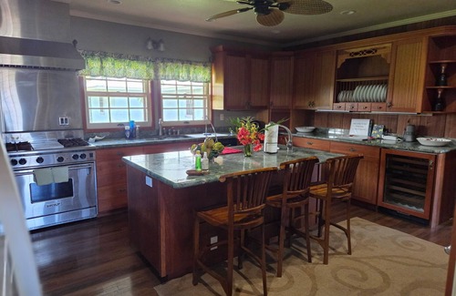 Captain Cook House | Exceptional Historic Home in South Kona
