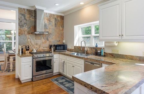 Eastsound House | Exceptional, Hot Tub, Pickleball, Pool Room, Close to Everything!