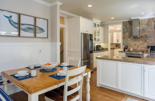 Eastsound House | Exceptional, Hot Tub, Pickleball, Pool Room, Close to Everything!