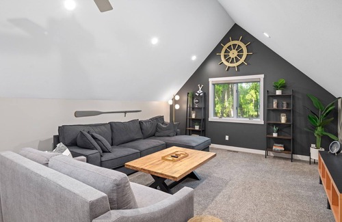 Spicer House | Exceptional Lakefront Getaway w/Hot Tub. Dogs ok!