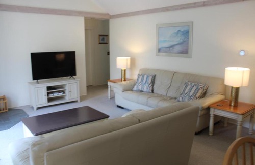 Mews Village Villa | Exceptional New Seabury Mews Property