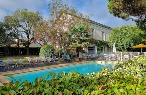 Chatellerault House | Exceptional residence in wooded grounds with swimming pool