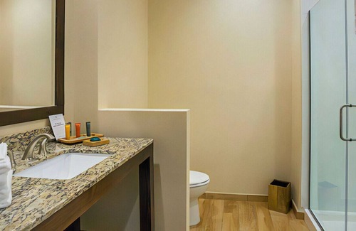 Sunland Park House | Exceptional Suite! Superb Amenities & Location