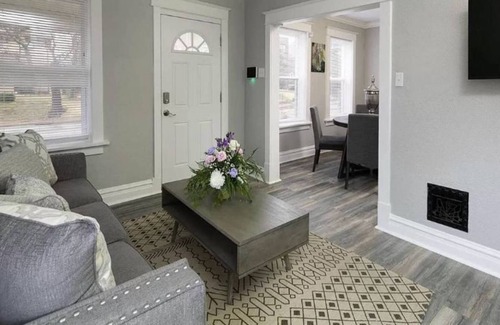 St. Louis House | ❤Exceptionally HOME Renovated& Furnished 2-Story Clemens