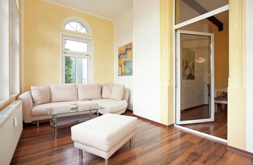 Grunhainichen Villa | Exclusive apartment in the beautiful Ore Mountains with conservatory and villa park