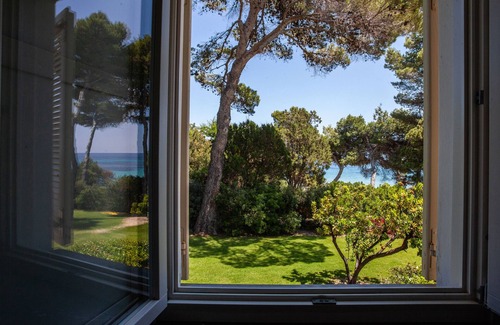 Santa Margherita di Pula Villa | exclusive seafront villa direct beach access with private pool