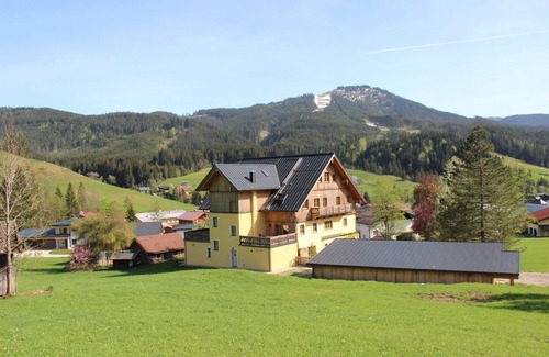 Russbach am Pass Gschuett Apartment | Exclusive penthouse apartment with a wonderful view