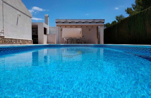 L Almadrava Ski Chalet | Exclusiva Villa con Piscina, Barbacoa y Jardín: Disfruta de la Estancia Perfecta