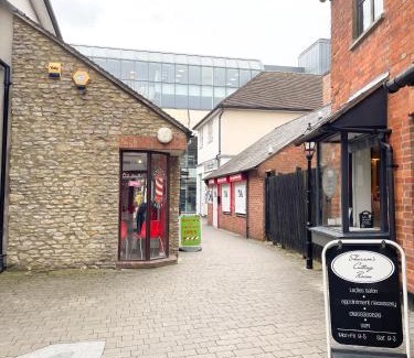 Bicester Apartment | Exclusive 1 and 2 Bedroom Flats only 0,5 miles away from Bicester Village
