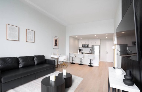The Heights Apartment | Exclusive 1BR Apt with NYC View