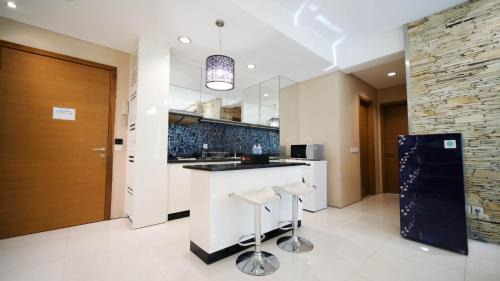 Surabaya Apartment | Exclusive 2BR Connected to Mall Apartment at Aryaduta Residence Surabaya By Travelio