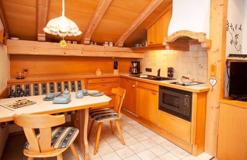 Mittenwald Apartment | Exclusive 3-star holiday apartments with beautiful mountain vista, garden