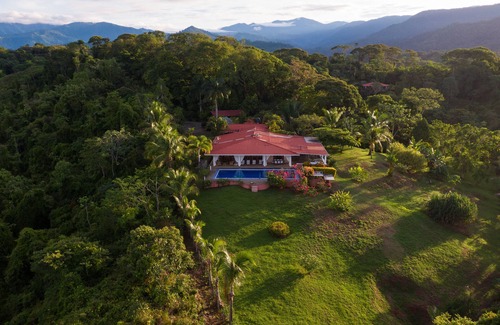 Quepos House | Exclusive 5 Bedroom Rainforest Retreat, Ocean/Mountain View’s/sleeps 12