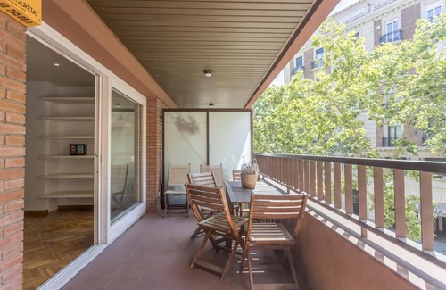 Les Tres Torres Apartment | Exclusive apartment with 4 rooms and 8 people - with Terrace - Free WiFi