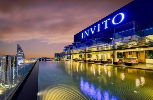 Pantai Dalam Condo | Exclusive City Retreat | Rooftop Pool & King Comfort