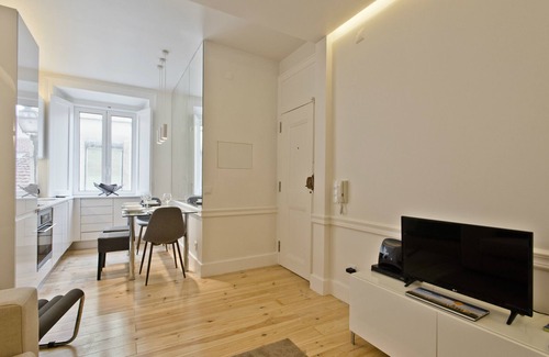 Merces Apartment | Exclusive Downtown Apartment (C74)