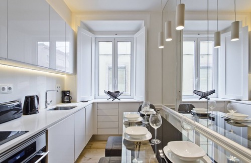 Merces Apartment | Exclusive Downtown Apartment (C74)