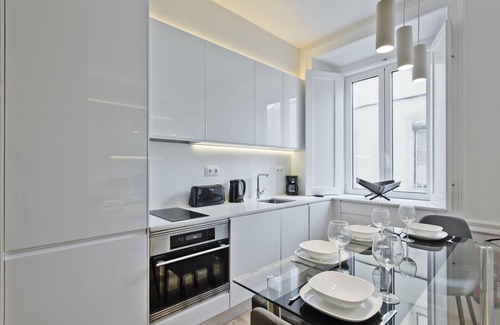 Merces Apartment | Exclusive Downtown Apartment (C74)