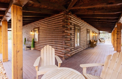 Fishers Cabin | Exclusive Gated Luxury Lodge Retreat Estate +Rec Barn in Hamilton County 10 acre