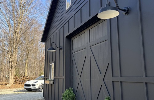 Fishers Cabin | Exclusive Gated Luxury Lodge Retreat Estate +Rec Barn in Hamilton County 10 acre