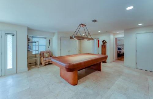 Gulf Breeze Villa | Exclusive Getaway Grand Canal home near Pensacola Beach