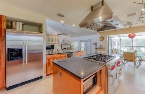 Gulf Breeze Villa | Exclusive Getaway Grand Canal home near Pensacola Beach