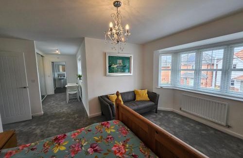 Bootle Bed & Breakfast | Exclusive suite, Thornton, Liverpool Near Crosby