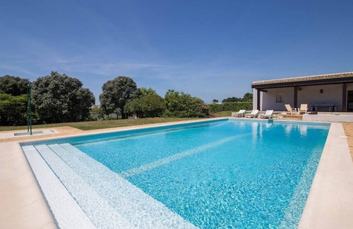Vila Nova de Gaia Villa | Exclusive villa 1 minute walk from the beach, pool and gardens.