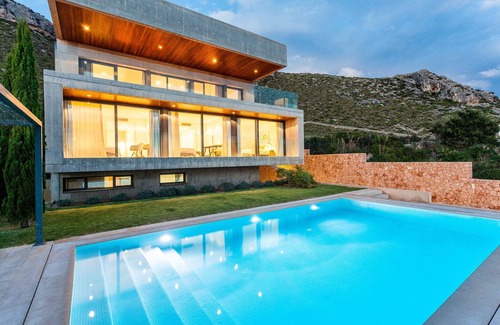 Puerto de Pollensa Villa | EXCLUSIVE VILLA OVERLOOKING THE BAY OF Puerto Pollensa