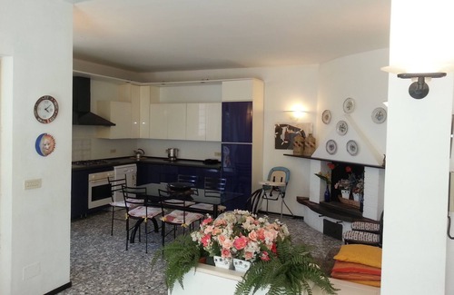Sanremo Apartment | Exclusive villaapartment in residential area close to the sandy beaches six beds