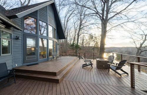 Shepherdstown House | Exclusive Wooded Chalet w Magnificent River Views